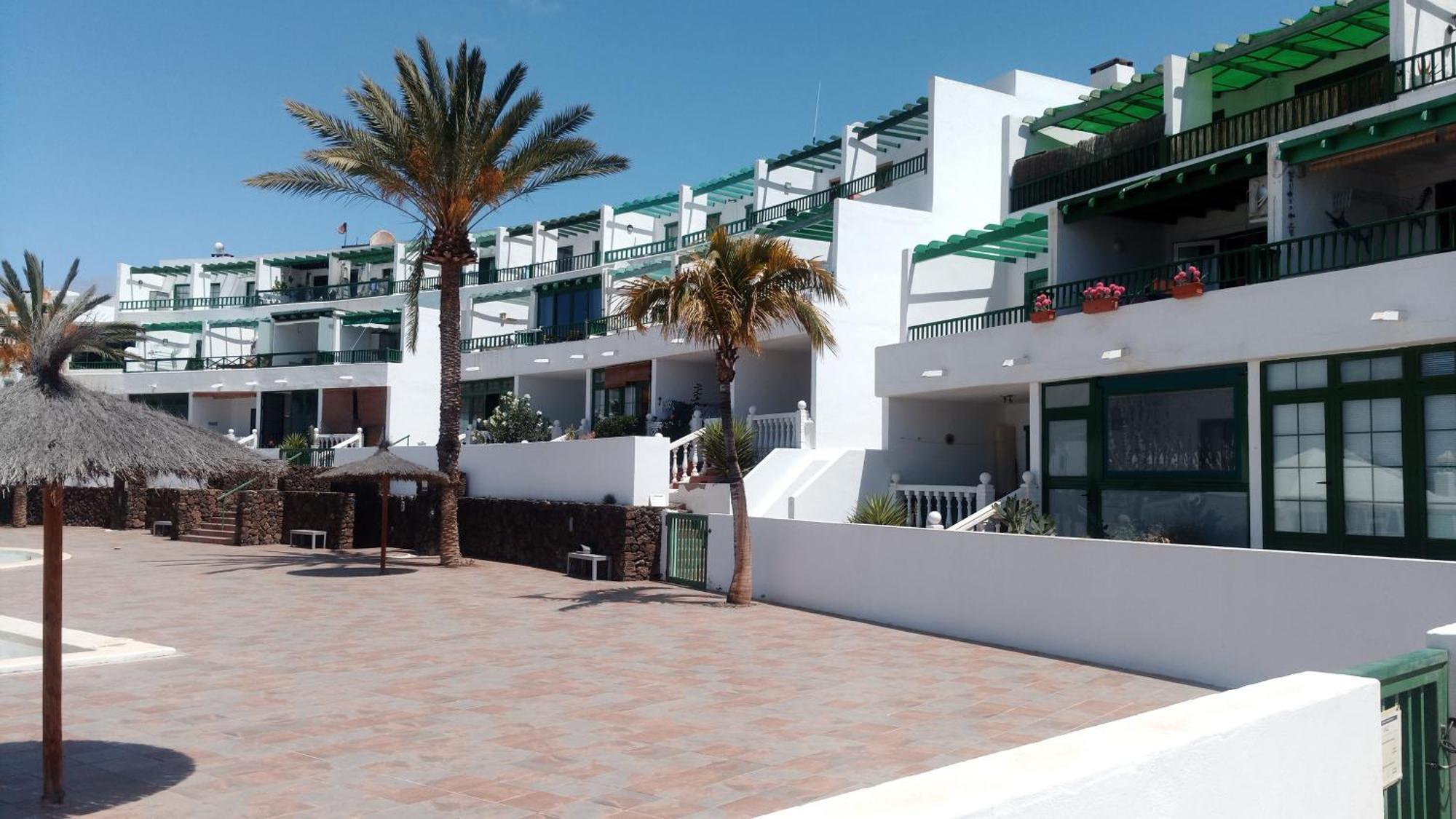 Tuscan Apartment Mit Meerblick Und Terrasse Costa Teguise Luaran gambar